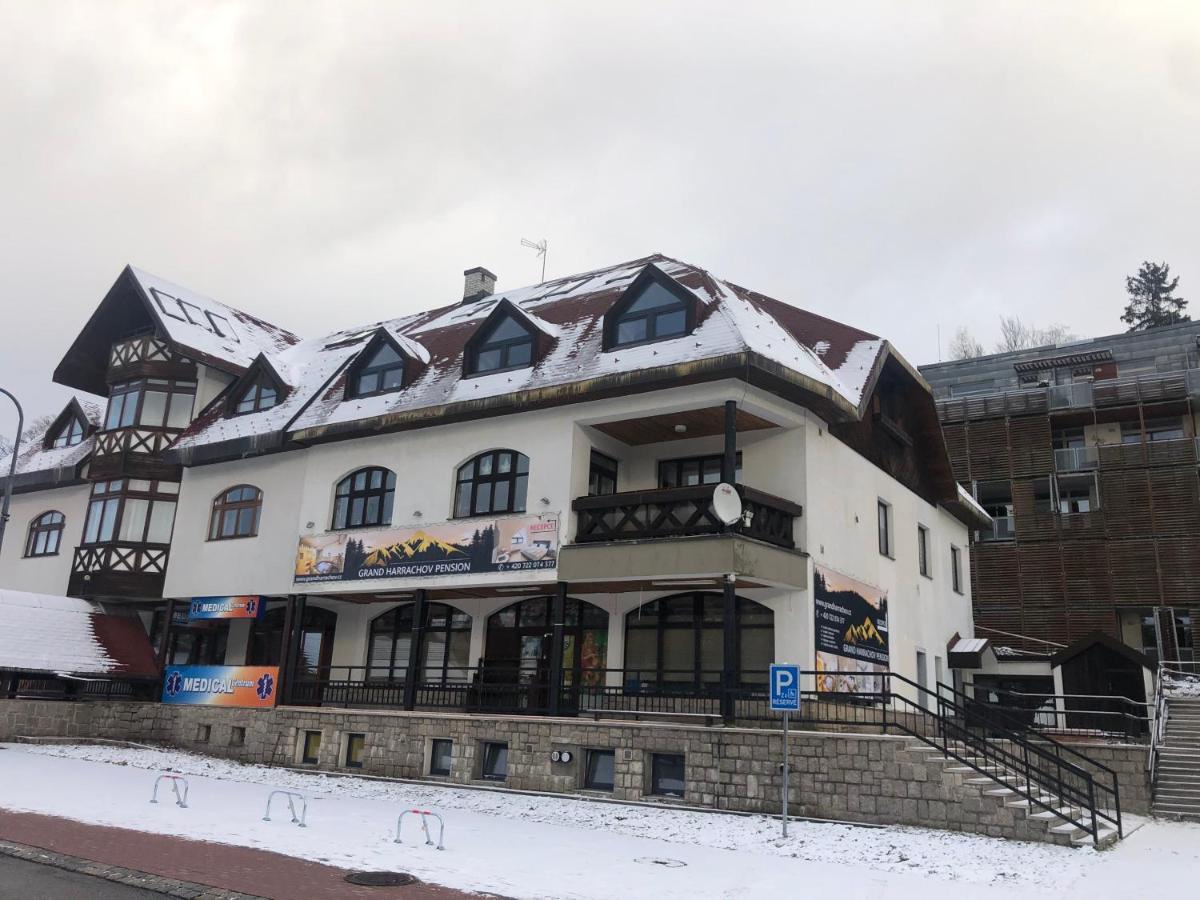 Grand Harrachov Pension V Centru Eksteriør bilde