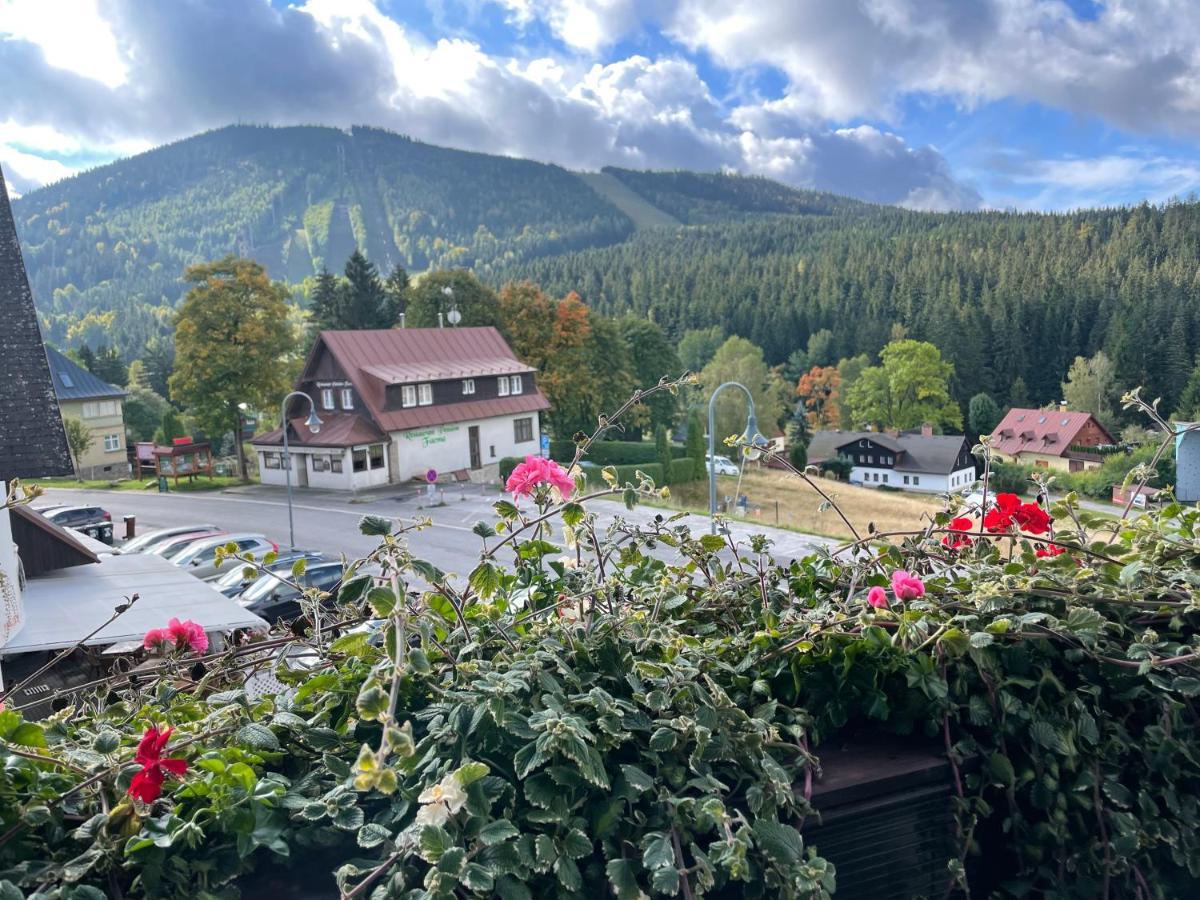 Grand Harrachov Pension V Centru Eksteriør bilde